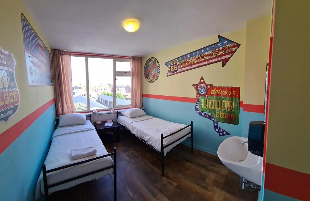 The Flying Pig Beach Hostel Age 18 To 40-1